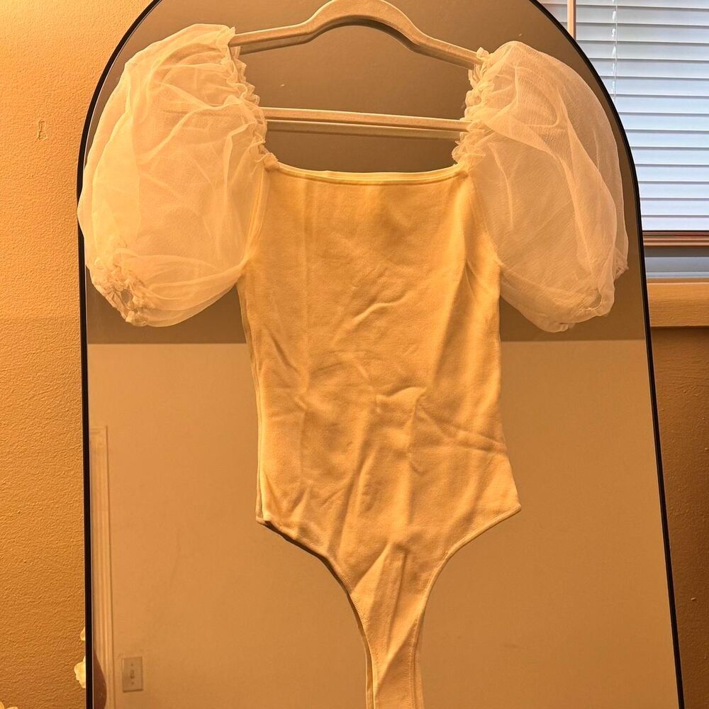 Astr-the-label Women's White and Cream Bodysuit